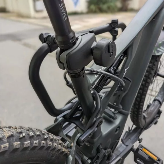 Nosič elektrokol na tažné zařízení BuzzRack Scorpion Pro 2